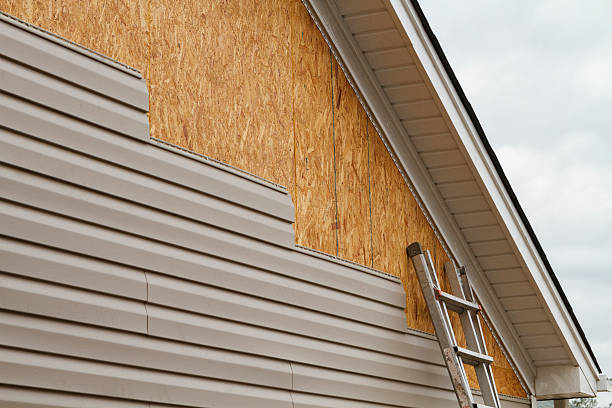 Professional Siding technician working in Islandia, NY